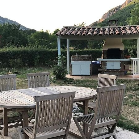 La Maison Des Pins Saint-Julien-du-Verdon Exteriör bild