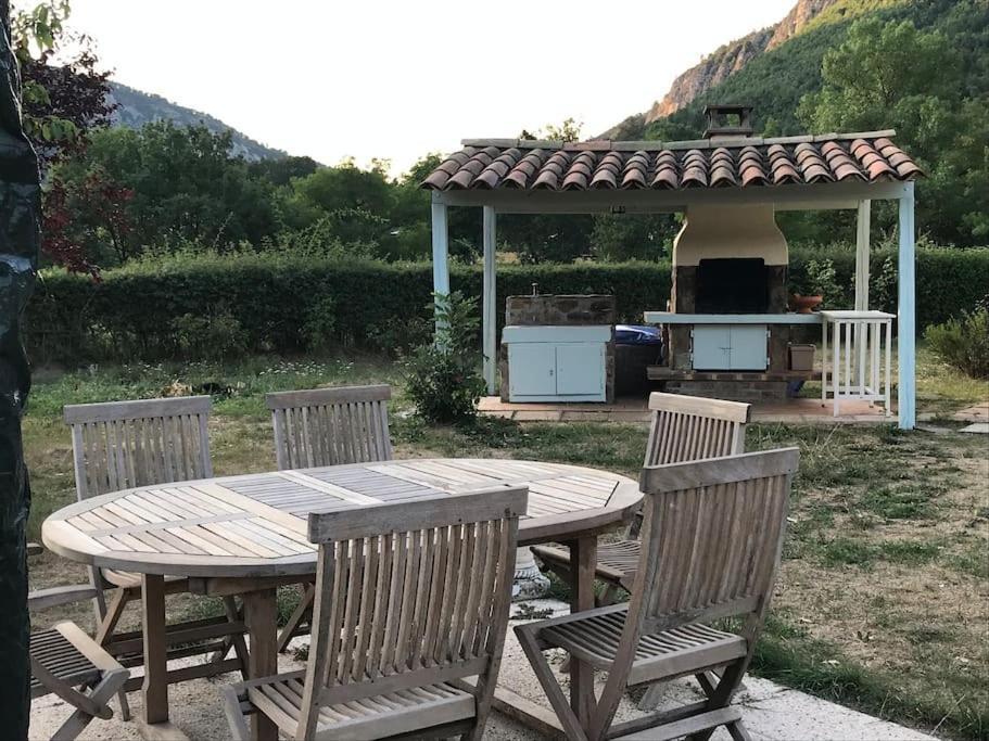 La Maison Des Pins Saint-Julien-du-Verdon Exteriör bild